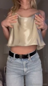 Who likes tonight s outfit