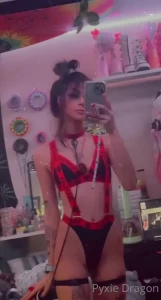 Sneak peak to my day 2 festie fit hehe wanna hold my leash