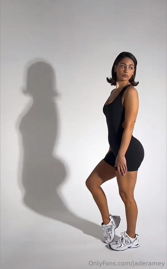 Who wants to watch me clap my cheeks 