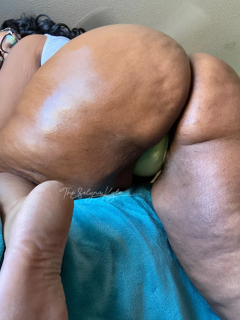 Come relax with me babe https onlyfans com theselynakyle 