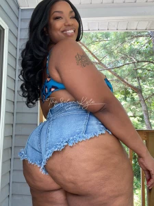 Whose lucky face can i sit on this morning