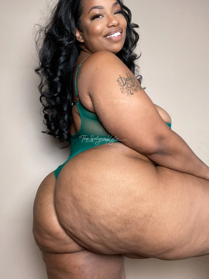 My thick ass needs a thick dick don t you think 