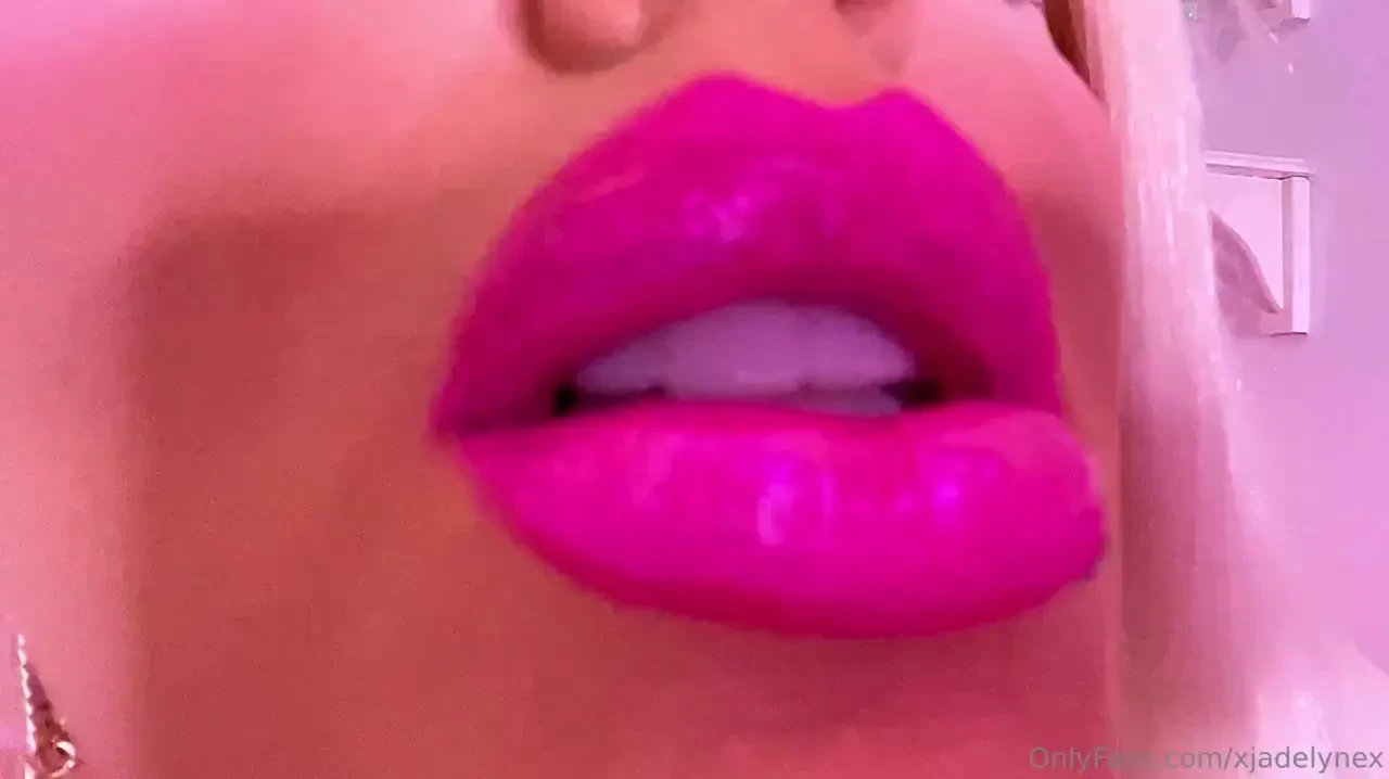 Big juicy pink siutty bimbo lips you like me to do this to your cock 