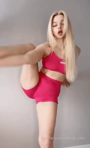 Do you enjoy watching girls who can do the splits look how high i