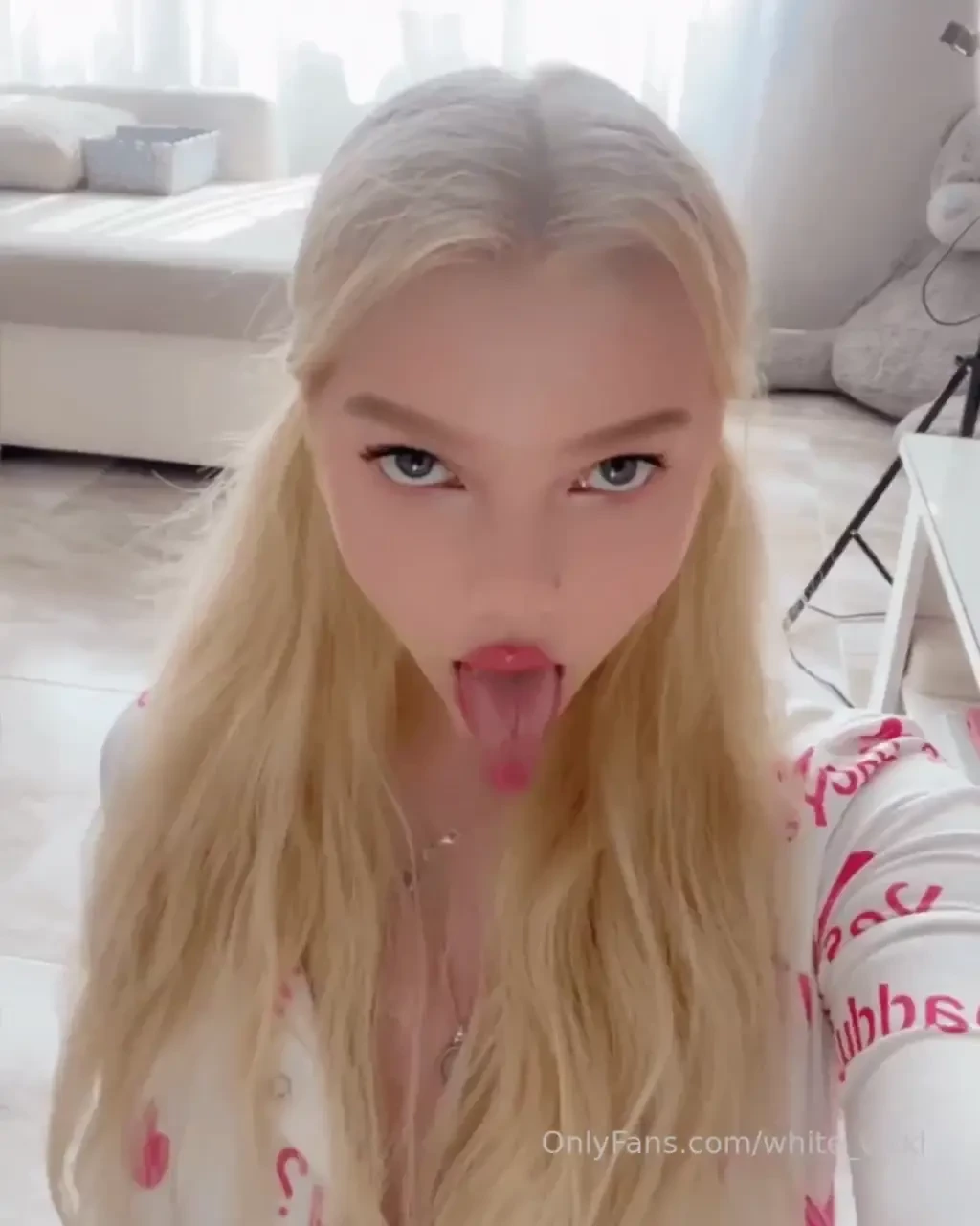 Fill my mouth with your hot load 