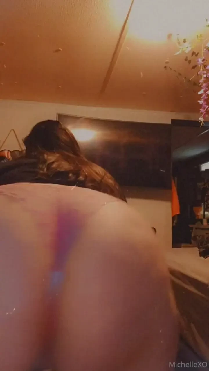 Burry your face in this ass 