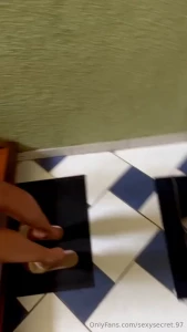 Ich sperre mich im hausflur aus und werde von meinem nachbarn