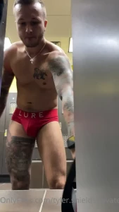 Sunday workouts kick ass gonna rock this abs workout today see you in