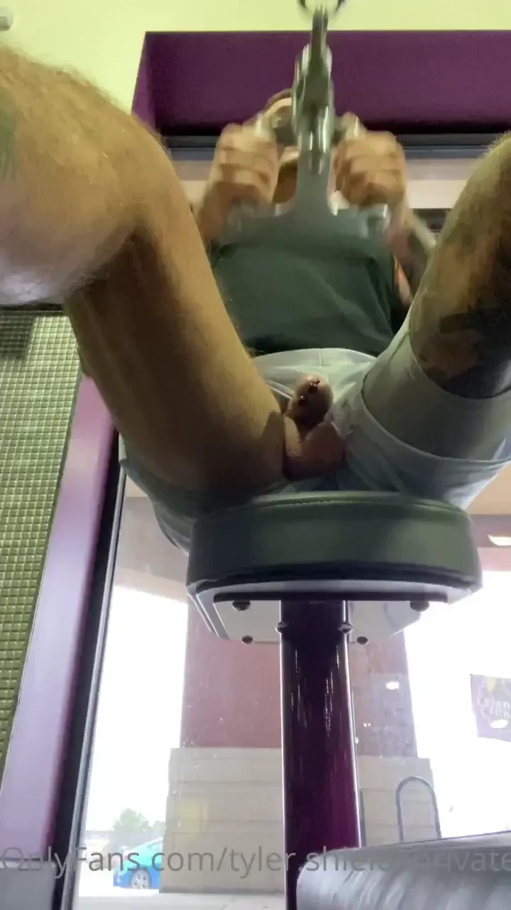 The gym gets me so horny what would you do if you saw this 