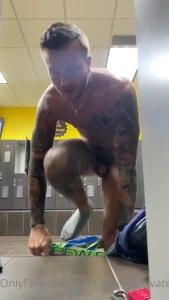 As promised butt plug at the gym feels pretty damn good