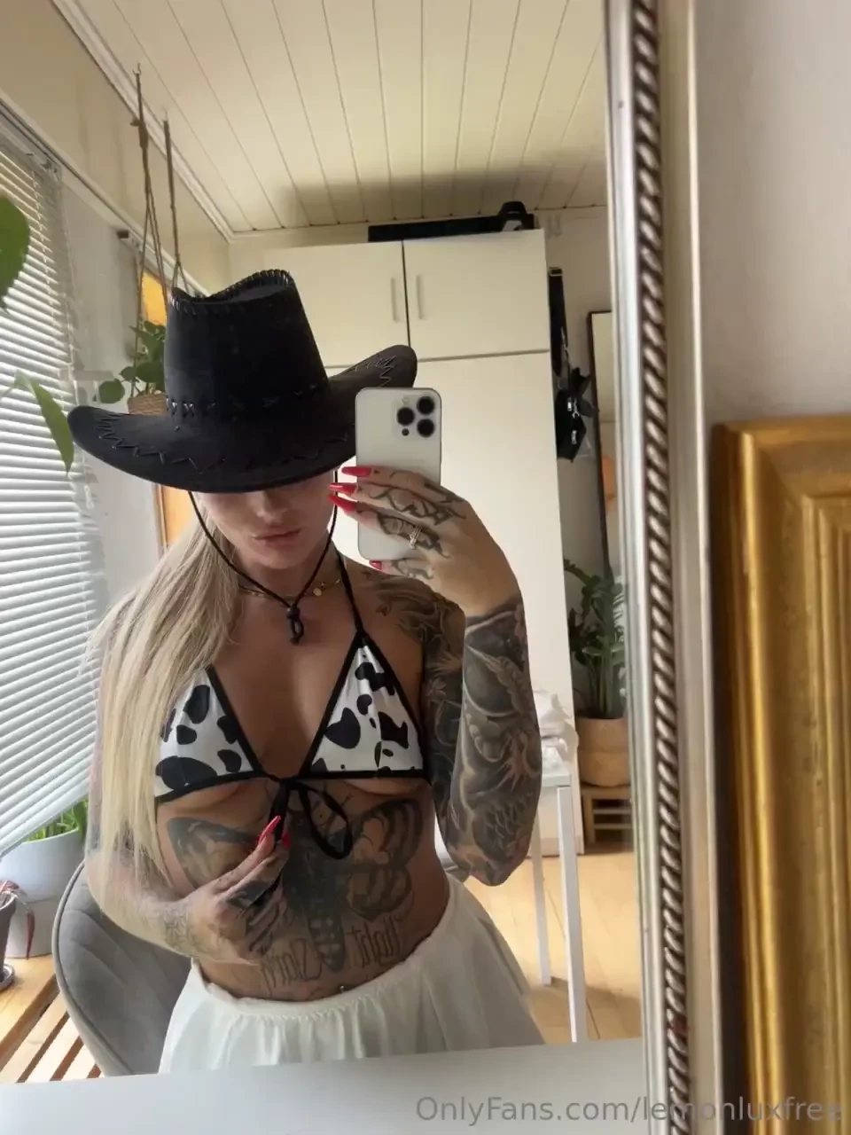 Should i do some cowgirl content 
