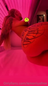 Tan with me baby