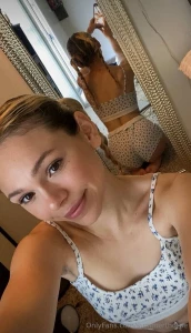 The hottest girl in my college dorms just made her of kennedyblair