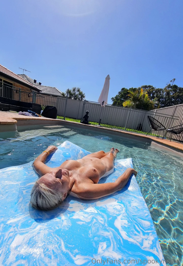 I love this new pool mat i can lay here naked for hours 