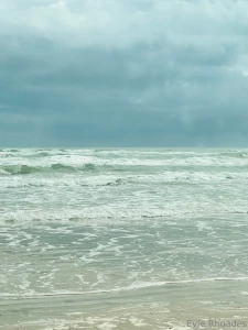 Who wants beach photoshoots