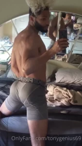 A little bit of ass shaking this morning i should be bouncing on some