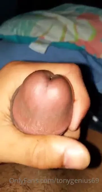 Man i love cumming all over myself will you cum on me too 