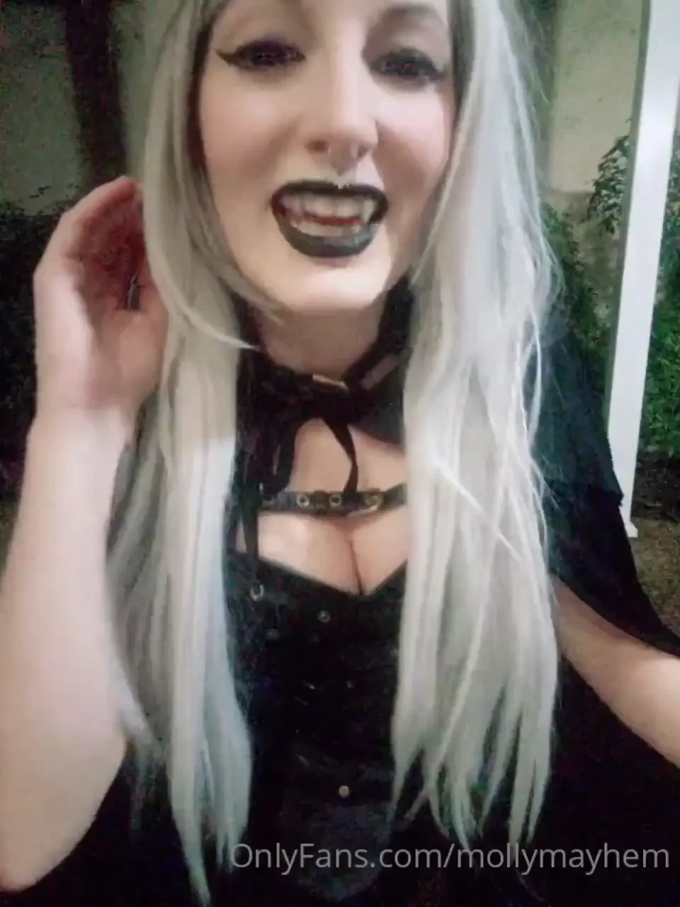 My name is violet and i am dhampir this is my character for pathfinder 