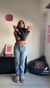 Do you like my outfit today follow me in tiktok laflora60 is my user