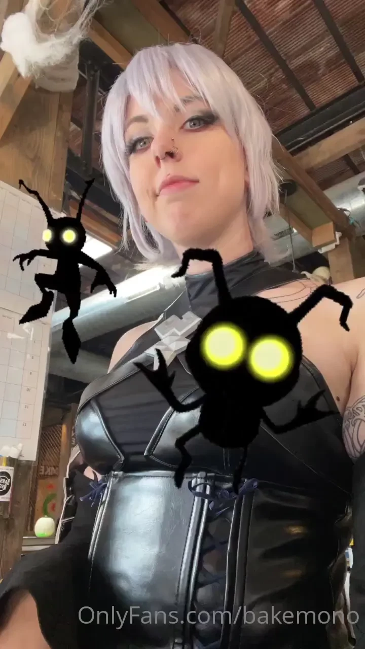 Happy halloween i got to be aqua from kh iii yesterday and i think i m 