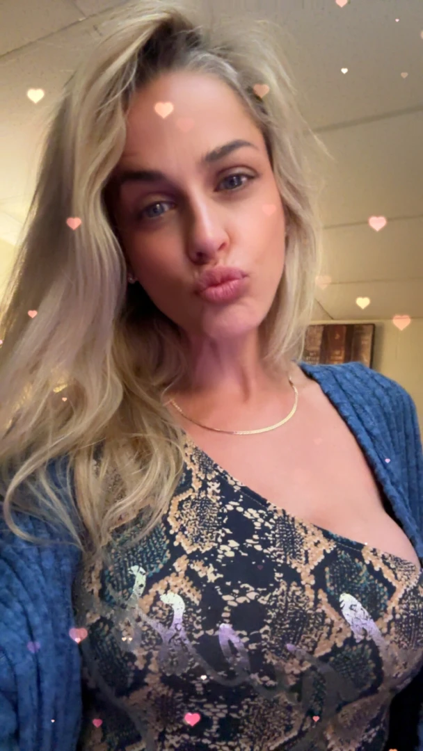 I m deleting this account add my paid one alexizlyn23 - 