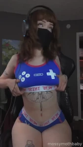 Ugh these are getting heavy do you mind holding them for me