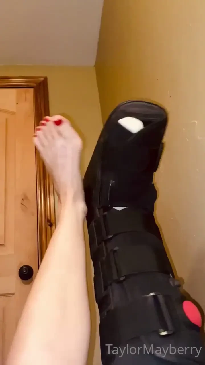 I ve been away for a while i had to have surgery on my pretty right 