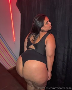 Give your goddess the money for her vacation and she will show her ass part 1