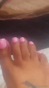 I hate my toes