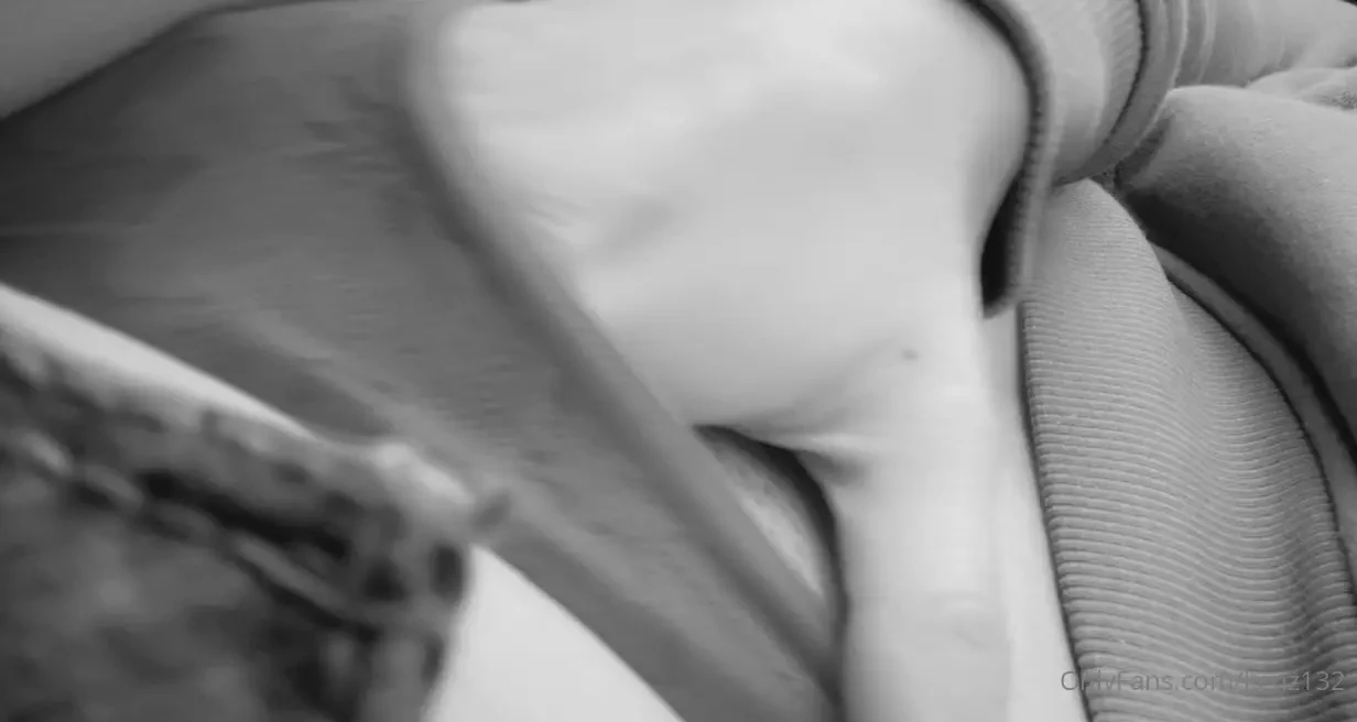 Masturbating at work gonna have to make new content when i get home 