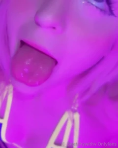 - sluttiest twerk amp tease vid i got all dolled up just for u wearing