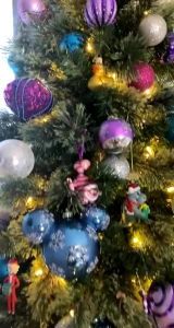 I spy with my little eyes a butt plug disguised as an ornament