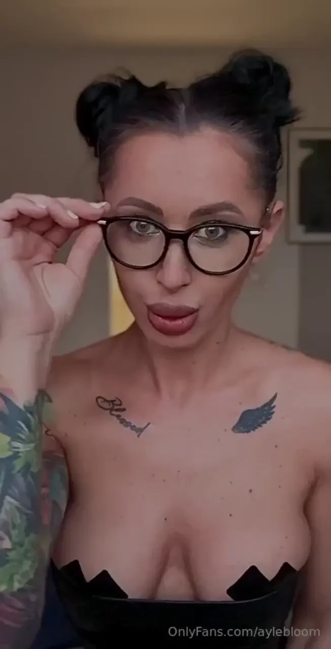 Come to my vip page https onlyfans com ayleeash and check my new video 