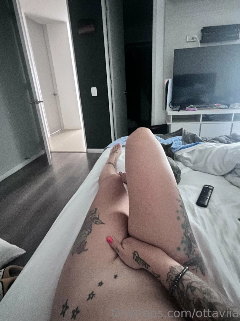 I need someone to come cuddle me in the morning 