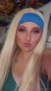 Tell me what you wanna see tip me baby