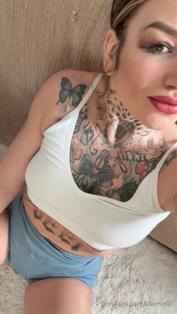 Faulenzen sich wohlf hlen und meine lieblingsunterw sche zeigen 