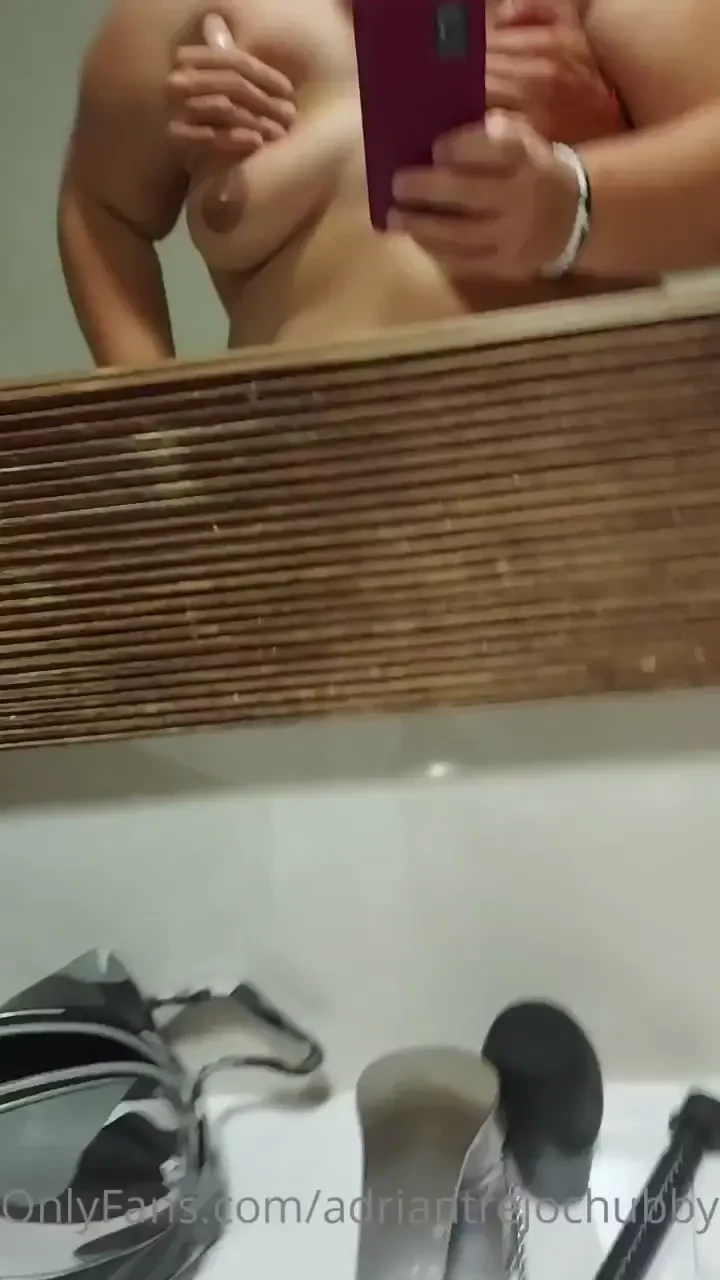 Como me gusta que me toquen mis pechos quien quiere 