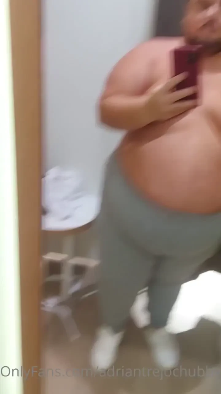 Feliz domingo en los probadores del centro comercial 