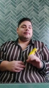 Necesito voluntarios para que me toquen mis pechos son muy sensibles