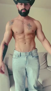 Aqu este vaquero d ndote rdenes la leche caliente va por tus mensajes