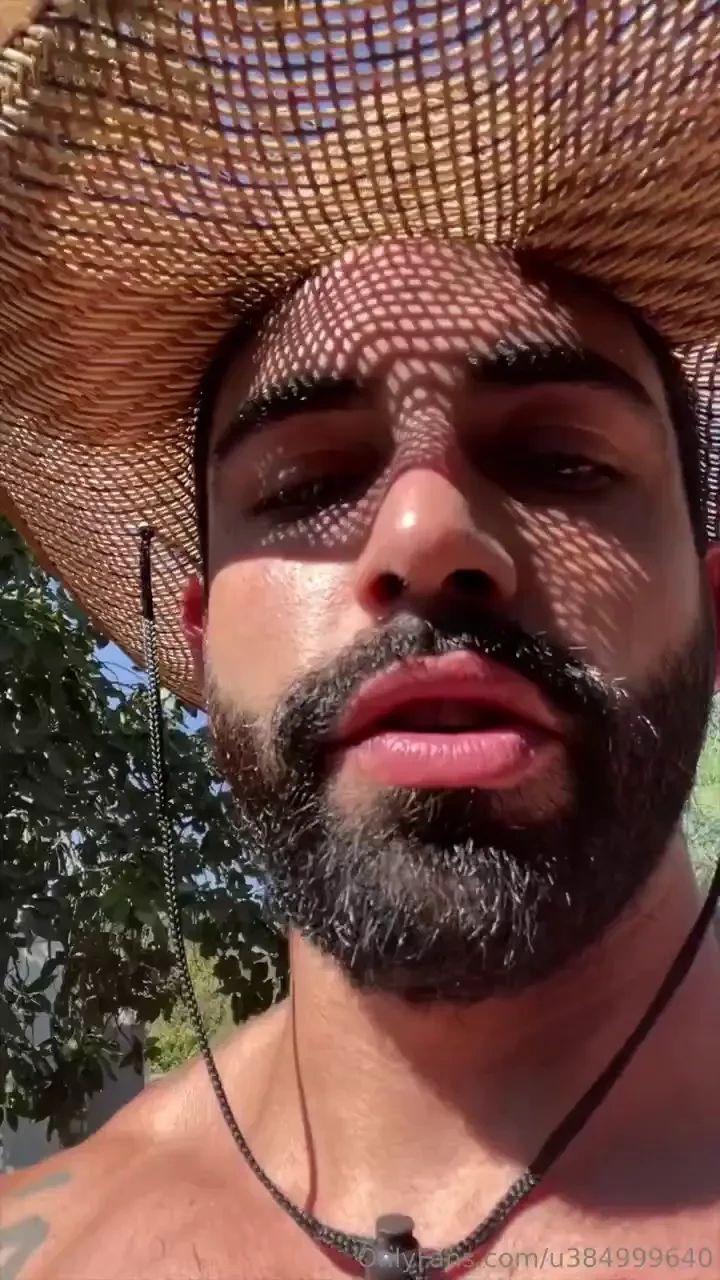 Regando los tomates con la receta secreta 