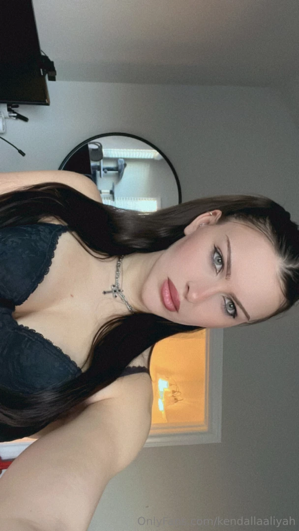 I m back did you miss me check your dms for some newwww sexy content 