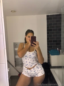 Make sure to check your dms at 7 30 to see me shaking my ass in these