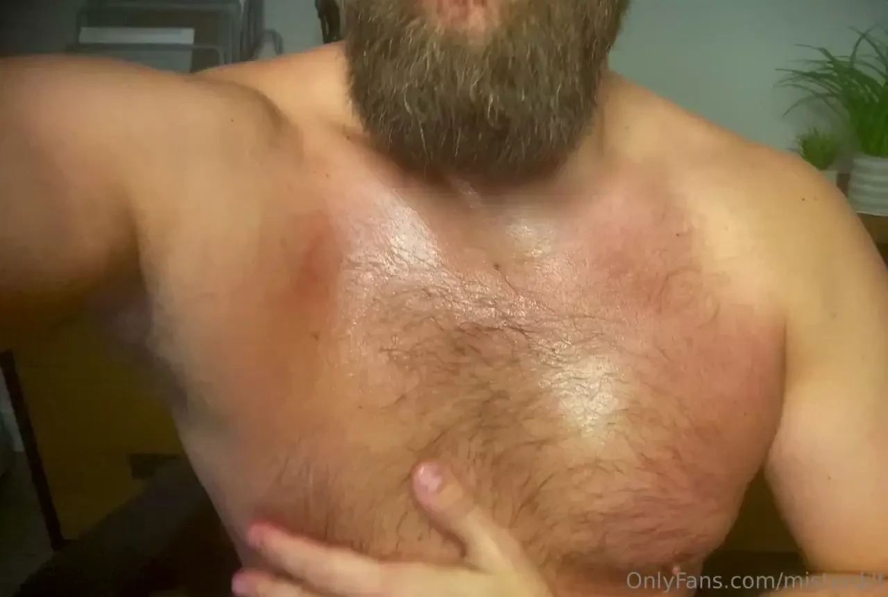 Who wants to help rub some oil on my body 