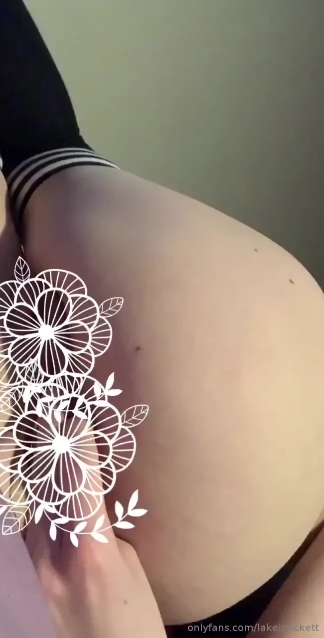 Just showing off my pretty little butt plug check your inbox 