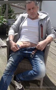 What a nice sunny day time to sunbath a bit my cock to be ready for