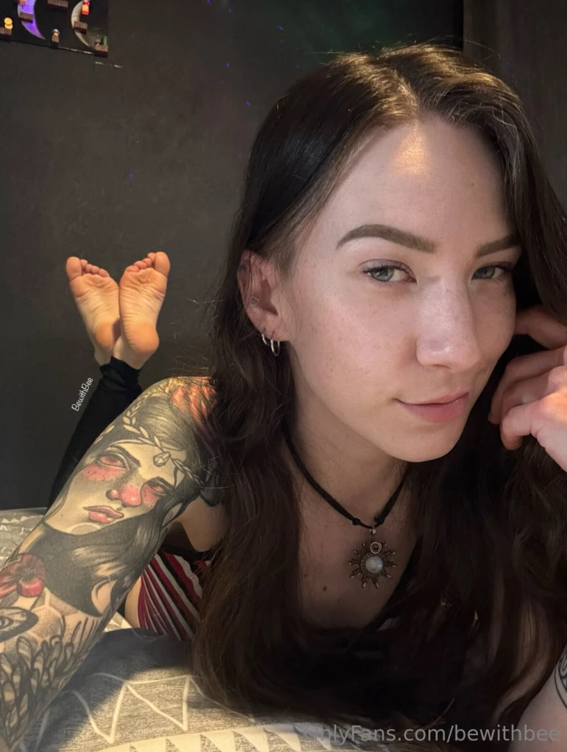 Bee s back show me some love first person to guess my favorite color 