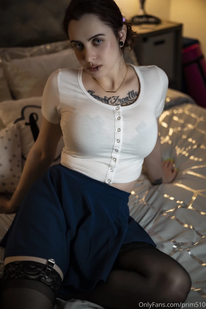 Wanna watch me strip out of this outfit i think you do 