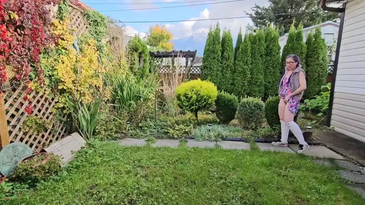 I can pee farther than you nerdyfaery pee piss watersports 