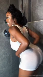 Shower time wit niyahrenee niyah freaky ass can t even take a shower